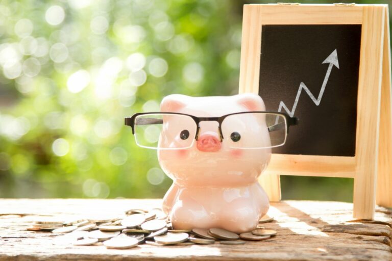 Piggy bank wearing glasses surrounded by cash, being alert to protect savings